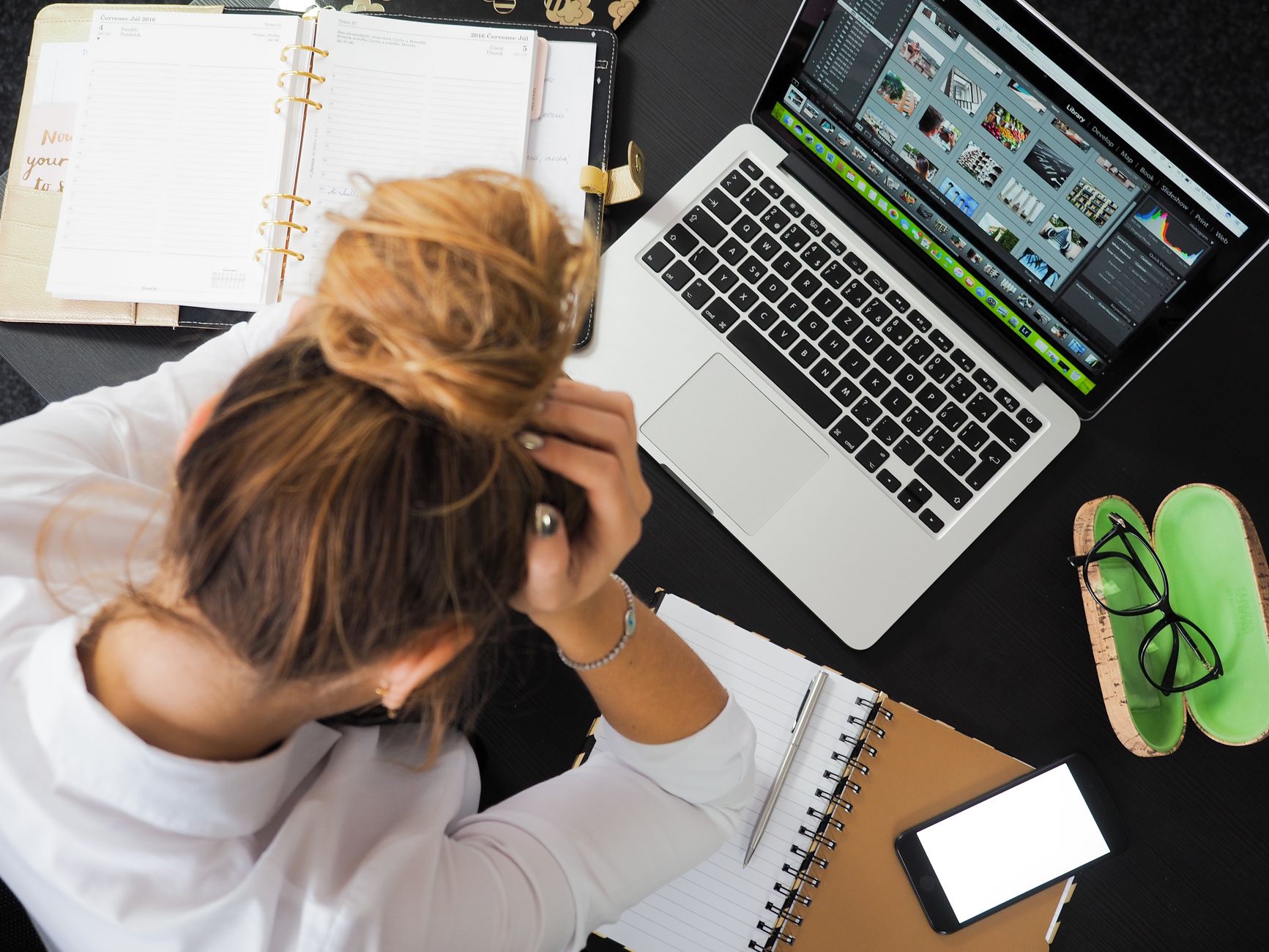 6 mois de travail et ouverture des droits au chômage : le vrai seuil à connaître — personne au chômage cherchant un emploi