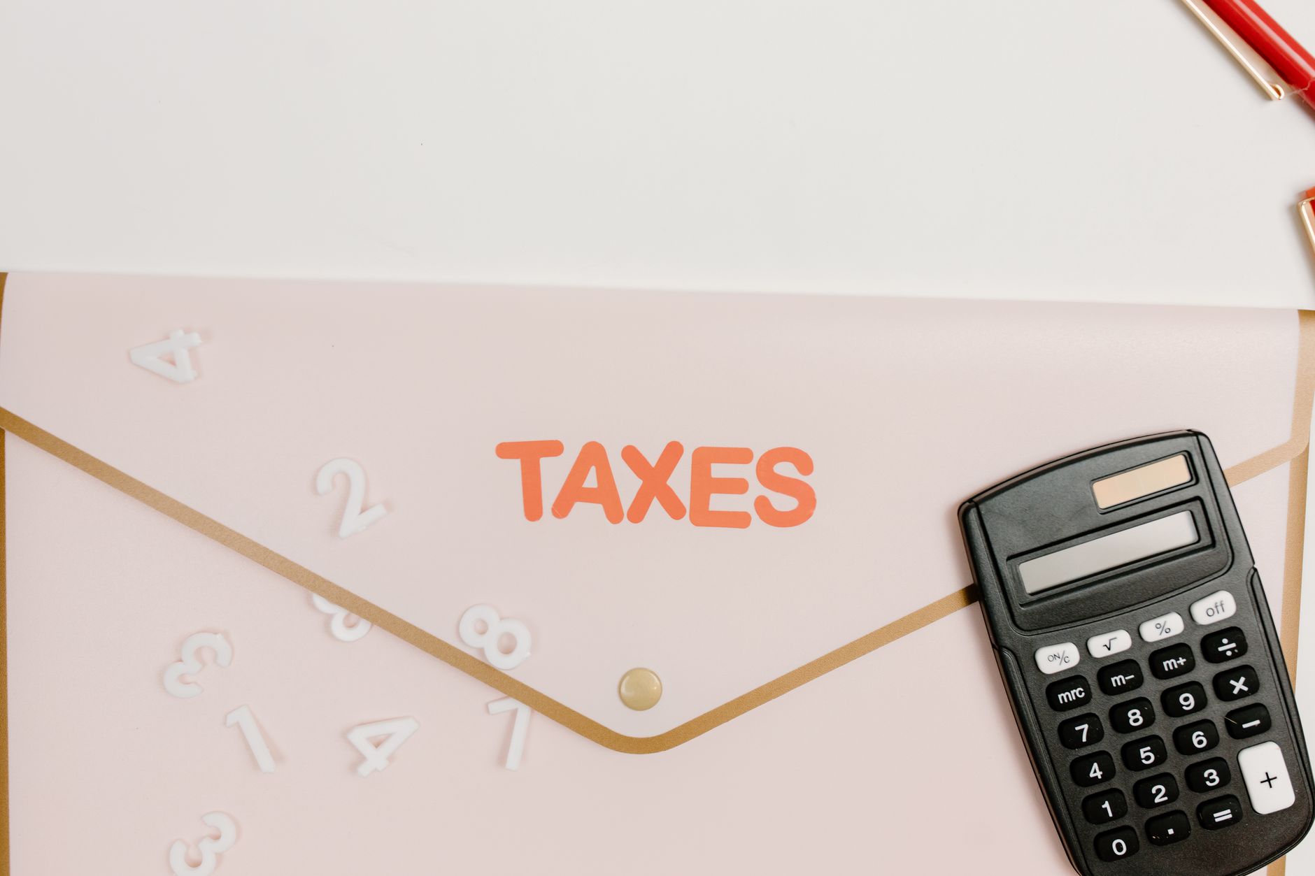 Passer du brut au net : comprendre le chemin complet sur le bulletin de paie — document de paie calculatrice argent