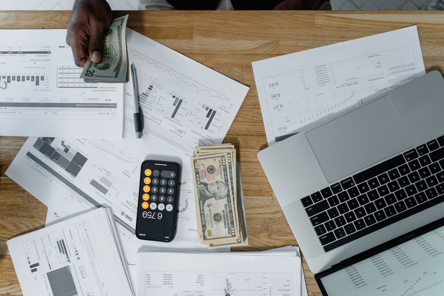 Passer du brut au net — document de paie calculatrice argent