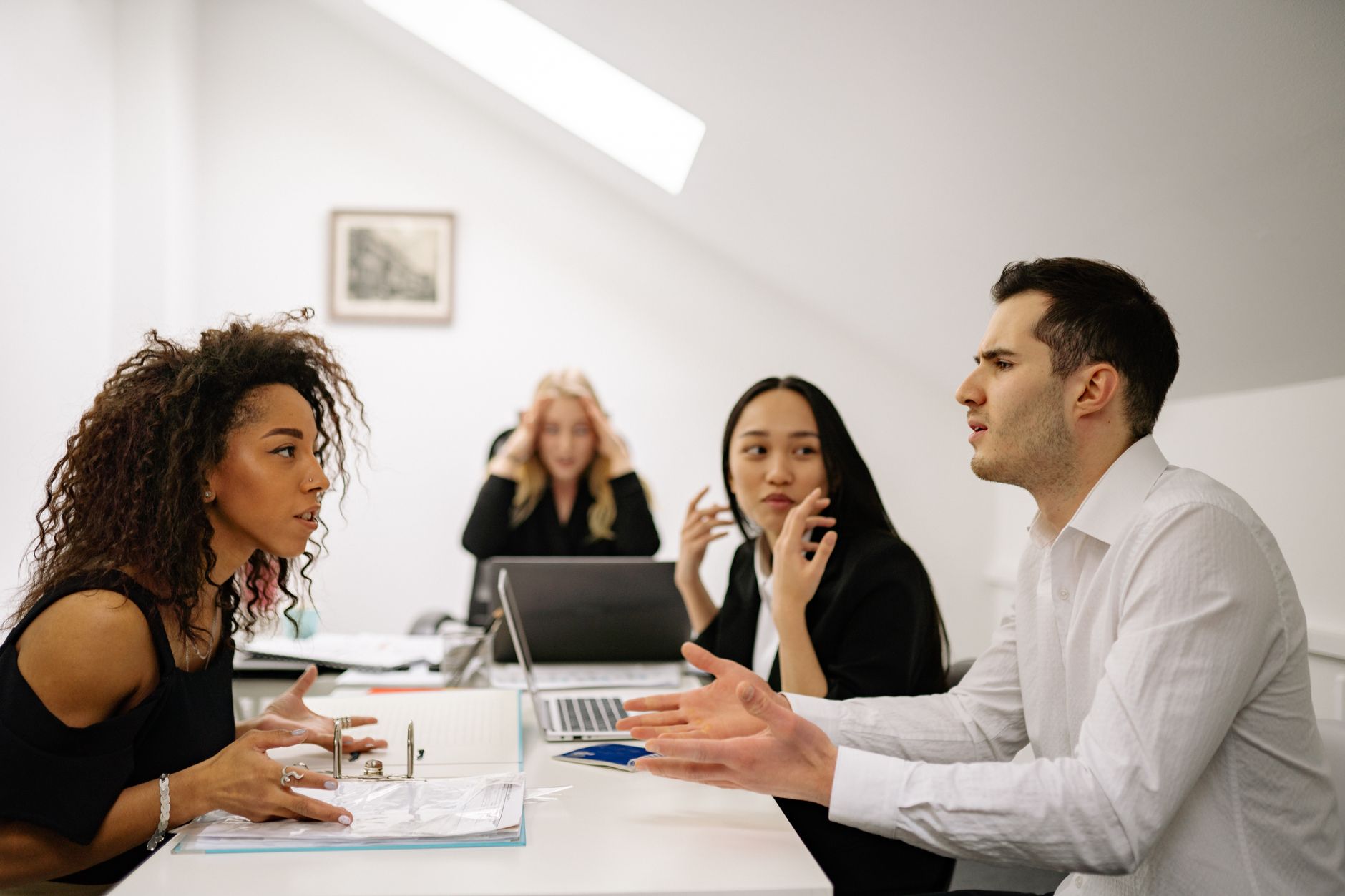 Faute grave, faute simple, faute lourde : bien distinguer les conséquences sur la rupture de contrat — réunion de bureau licenciement employé