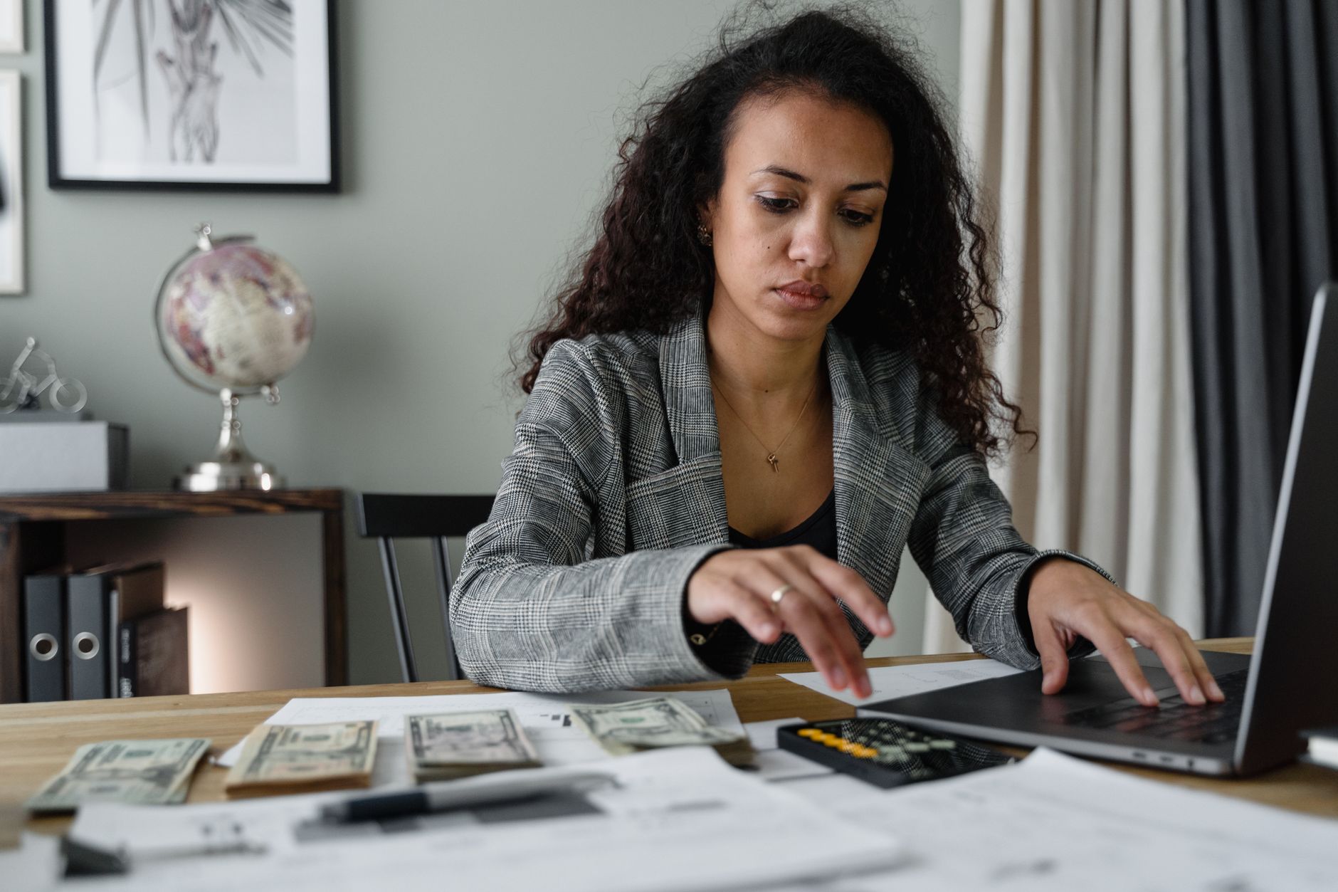 Combien coûte réellement un salarié — bureau calcul salaire