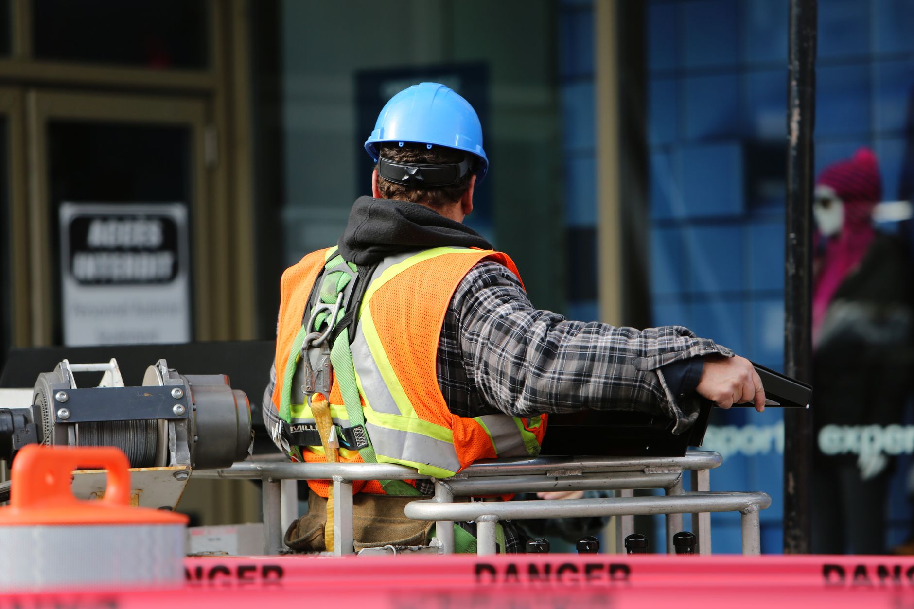 Droit de retrait au travail dangereux : définition juridique et champ d’application — équipement de sécurité travailleur chantier