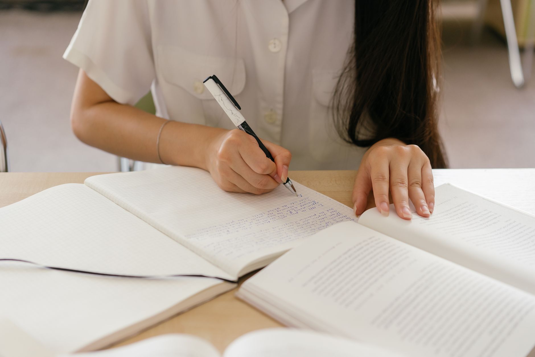 Combien de temps dure une VAE du premier contact à l’obtention du diplôme ? — personne étudiant pour un diplôme