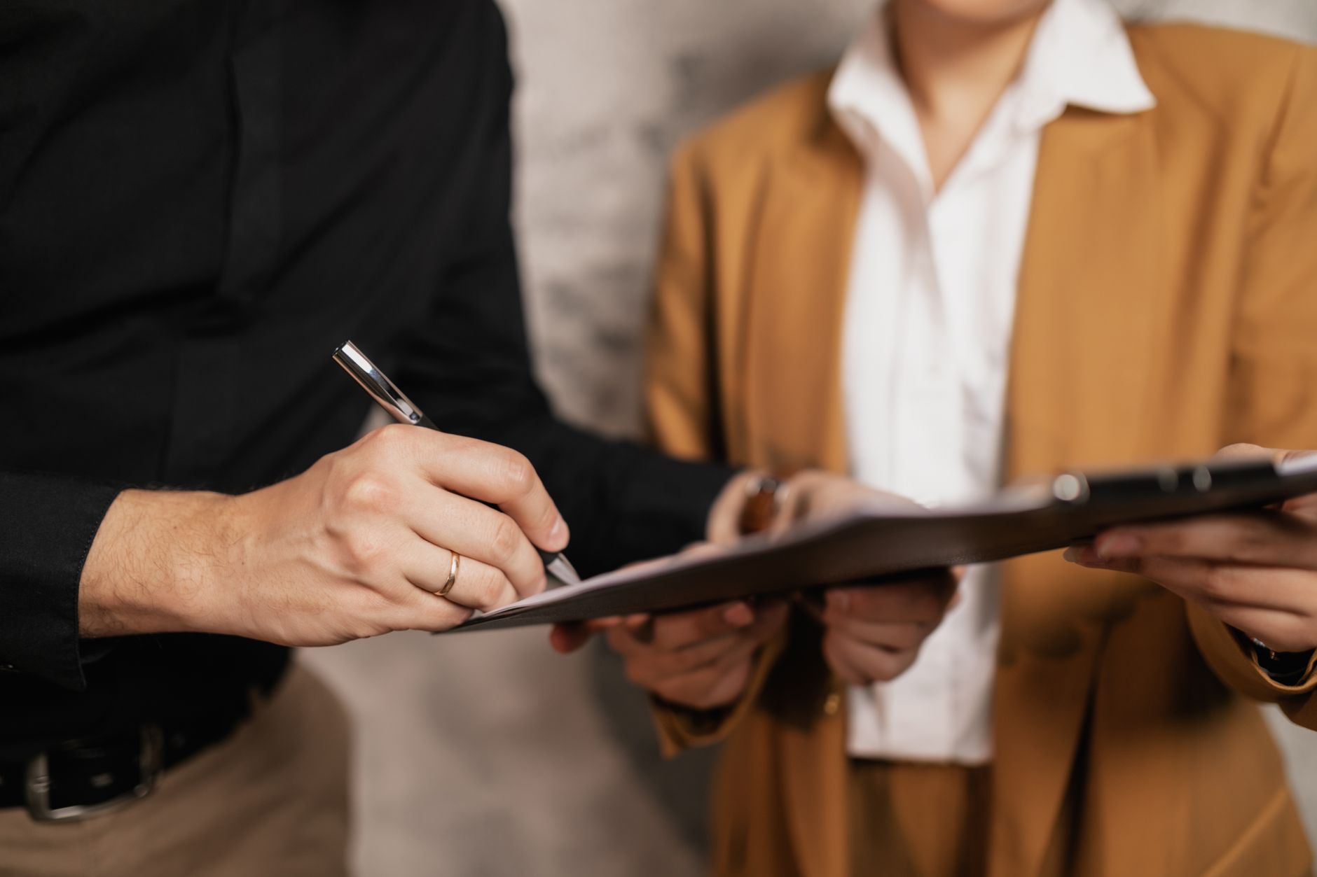 Définition de l’avenant au contrat de travail et différence avec un simple changement de conditions — signature de contrat réunion professionnelle