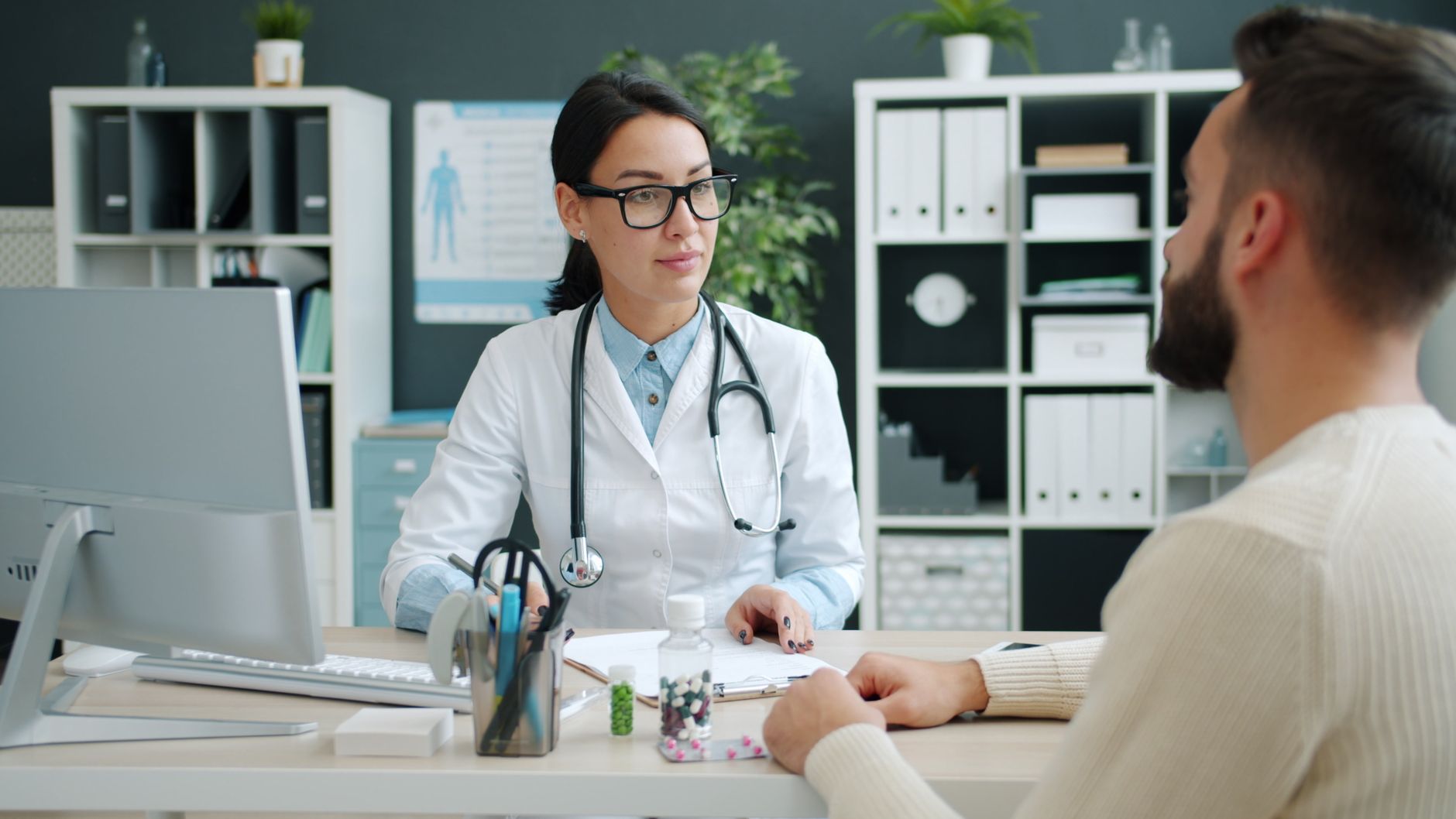 Salaire d'un médecin généraliste de — médecin consultation bureau médical