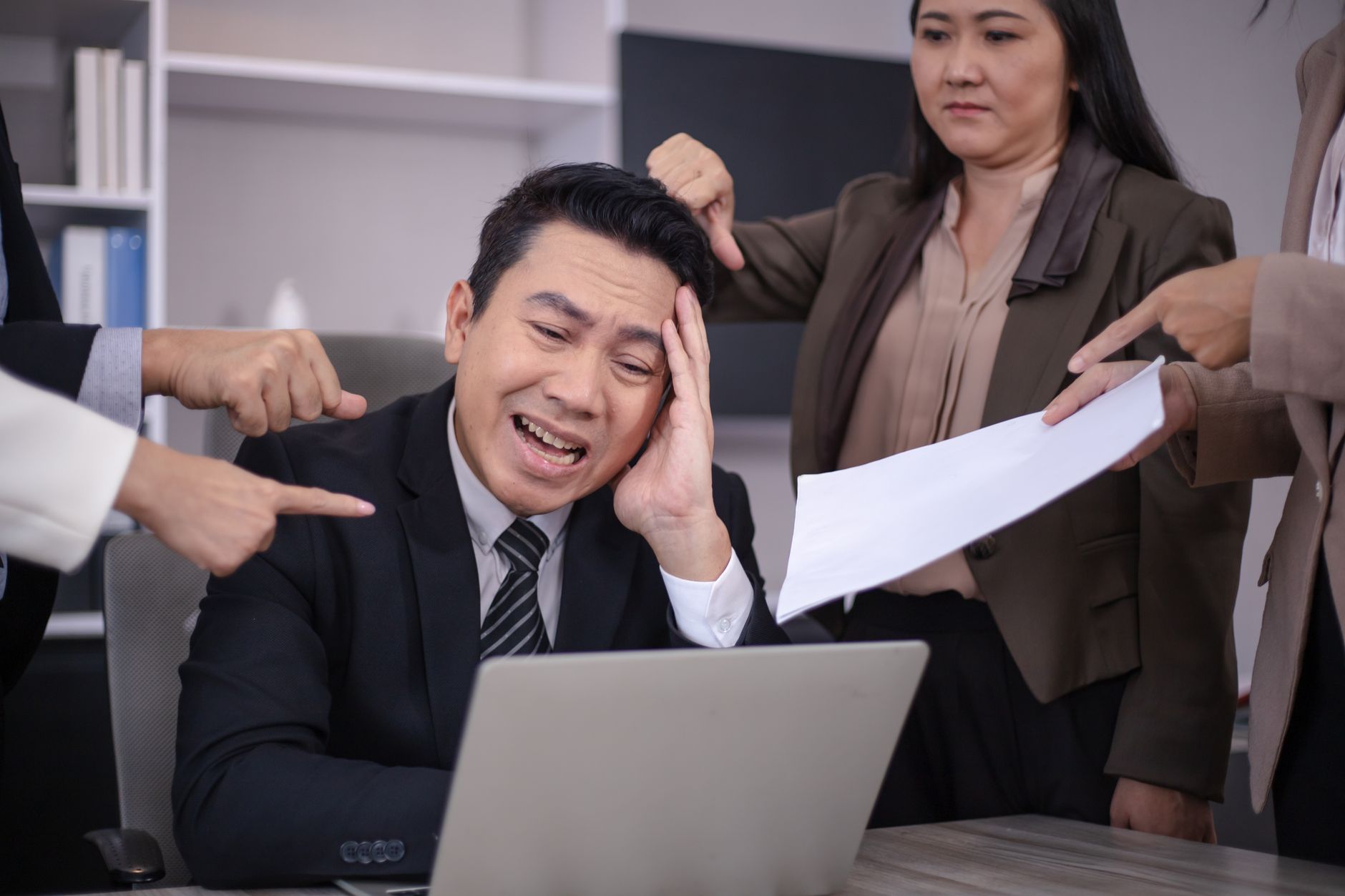 Chef toxique comment reprendre la — conflit bureau avec un chef toxique