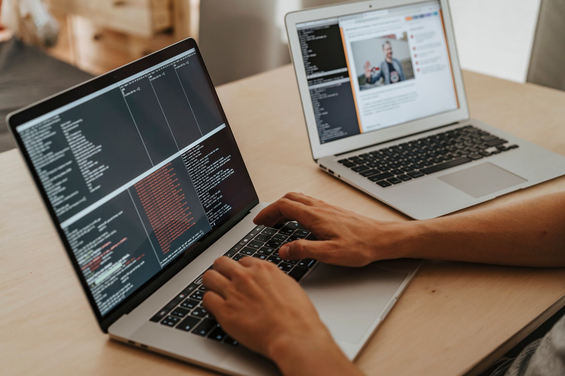 Formation développeur web en ligne, — cours de développement web en ligne sur ordinateur
